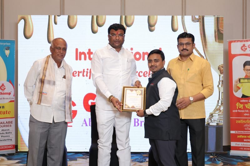 Chief guest Vilasrao Sandipan Bhumare (MLA, Paithan) presenting the International Certificate of Excellence to a G-Champ franchise partner at the Conclave 2026